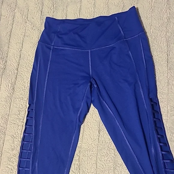 Victoria's Secret Knock Out Workout Tights Medium - Picture 2 of 3